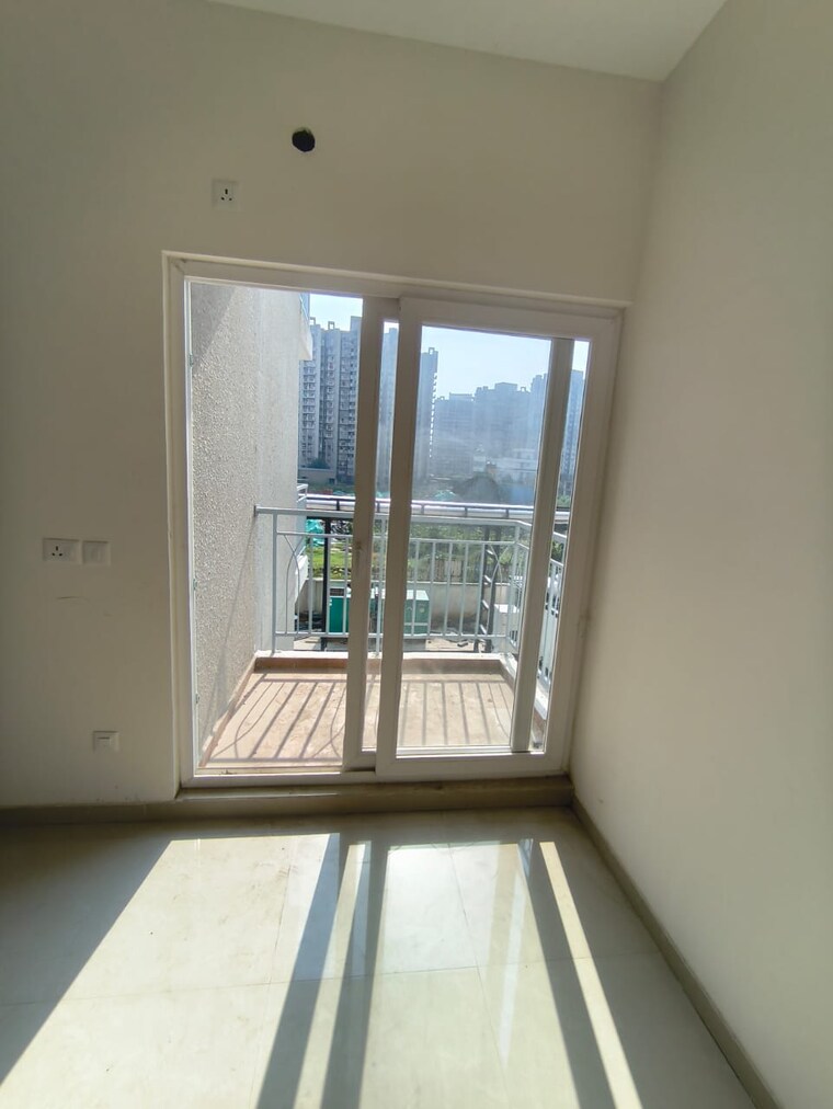 Room, shri-radha-aqua-garden 3 Bedroom 1500 Sq.Ft. Apartment In Sector 16b Greater Noida Greater Noida 9442691