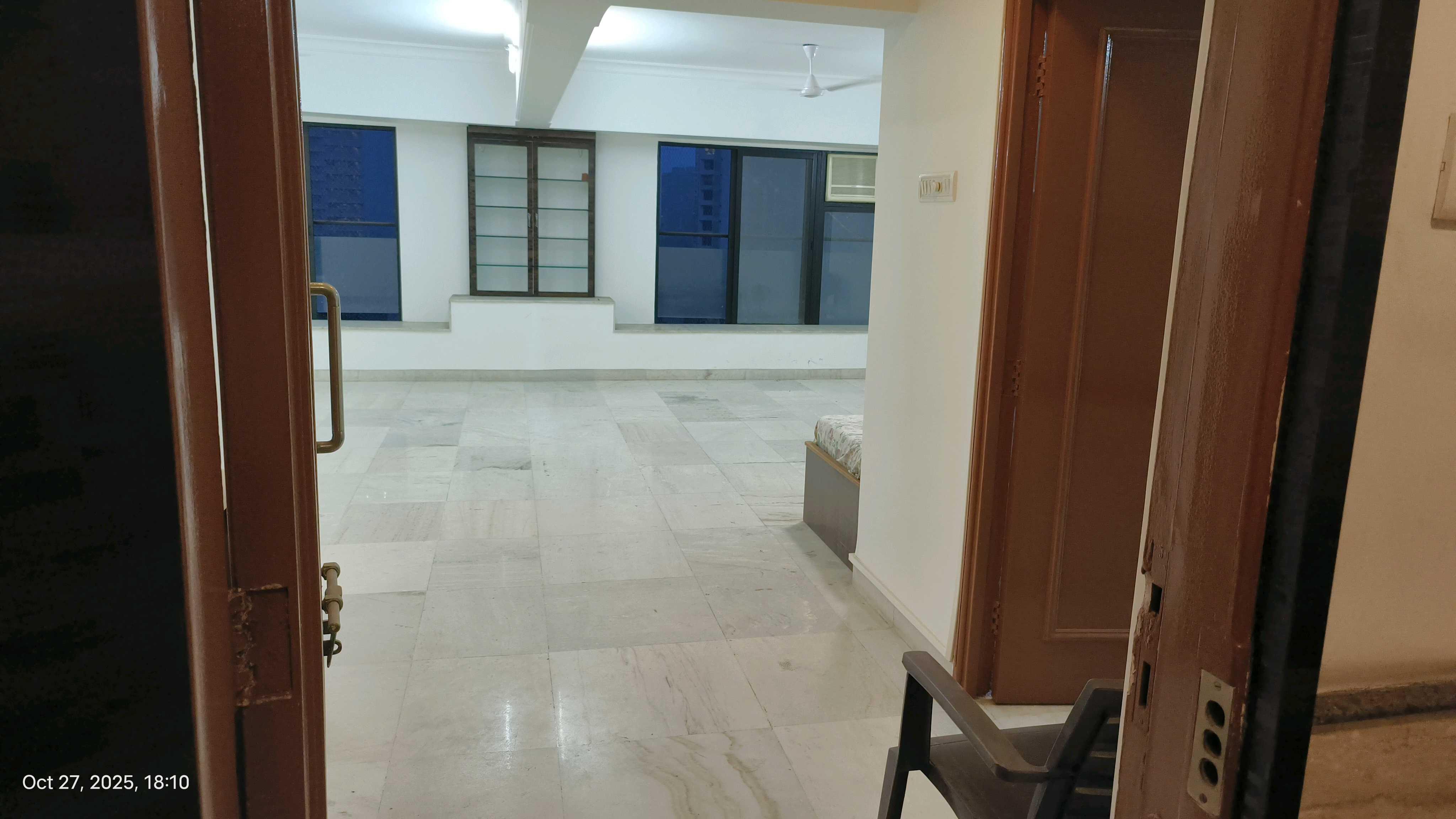 4 BHK + Servant Room Apartment For Sale in Prabhadevi CHS