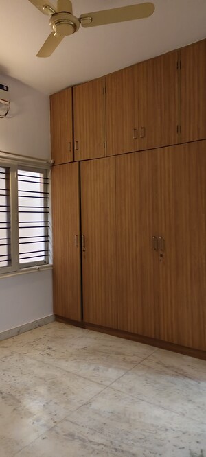 Room in 2 BHK Builder Floor at Halasuru – for Rent