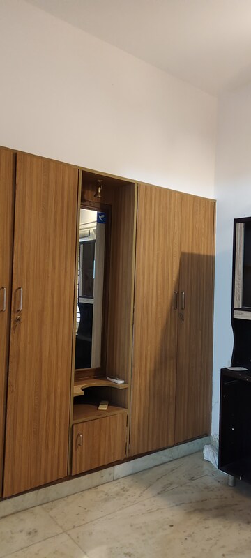 Furnished Amenities in 2 BHK Builder Floor at Halasuru – for Rent