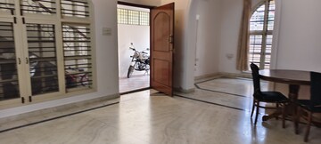 Room in 2 BHK Builder Floor at Halasuru – for Rent