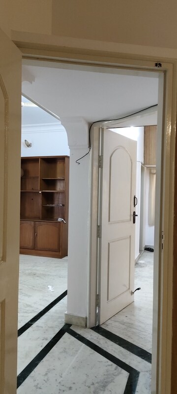 Building Lobby in 2 BHK Builder Floor at Halasuru – for Rent