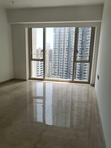 Room in 4 BHK Apartment at Worli – for Sale
