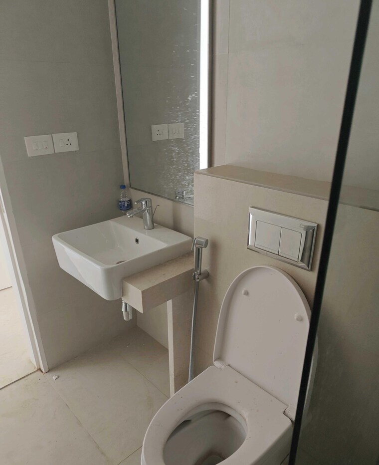 Bathroom, indiabulls-sky-forest 4 Bedroom 4301 Sq.Ft. Apartment In Lower Parel Mumbai 9442948