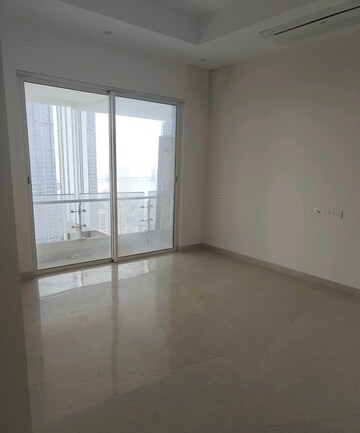 Room in 4 BHK Apartment at Indiabulls Sky Forest, Lower Parel – for Sale