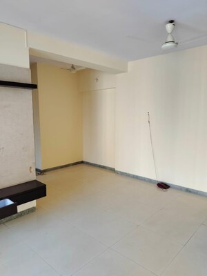 Room in 2 BHK Apartment at Satellite Tower, Goregaon East – for Rent