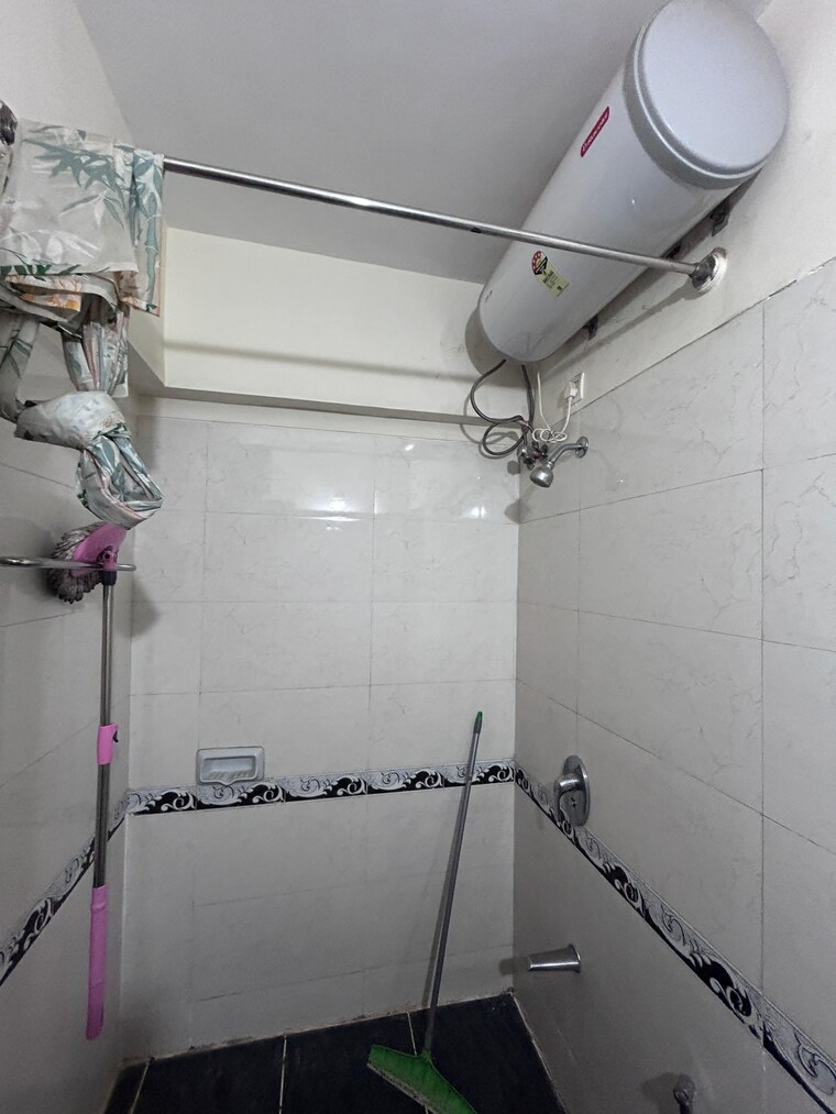 Bathroom, k-raheja-heights 1 Bedroom 424 Sq.Ft. Apartment In Malad East Mumbai 9443012