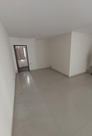 Room in 4 BHK Apartment at Prabhadevi CHS, Prabhadevi – for Sale