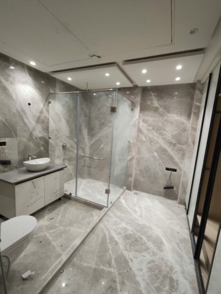 Bathroom, rohini sector 23 4 Bedroom 3700 Sq.Ft. Builder Floor In Rohini Sector 23 Delhi 9443067