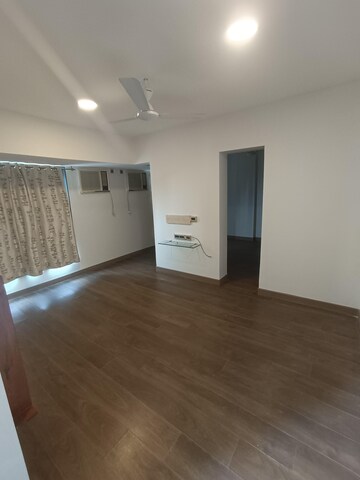 Room in 4 BHK Apartment at Prabhadevi CHS, Prabhadevi – for Sale