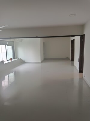 Room in 4 BHK Apartment at Prabhadevi CHS, Prabhadevi – for Sale