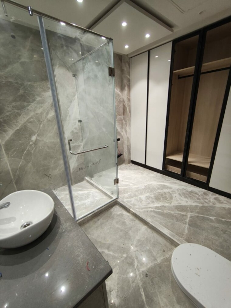 Bathroom, rohini sector 23 4 Bedroom 3700 Sq.Ft. Builder Floor In Rohini Sector 23 Delhi 9443067