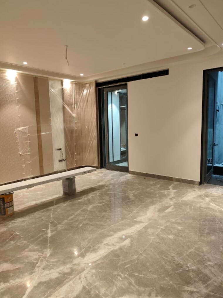 Room, rohini sector 23 4 Bedroom 3700 Sq.Ft. Builder Floor In Rohini Sector 23 Delhi 9443067
