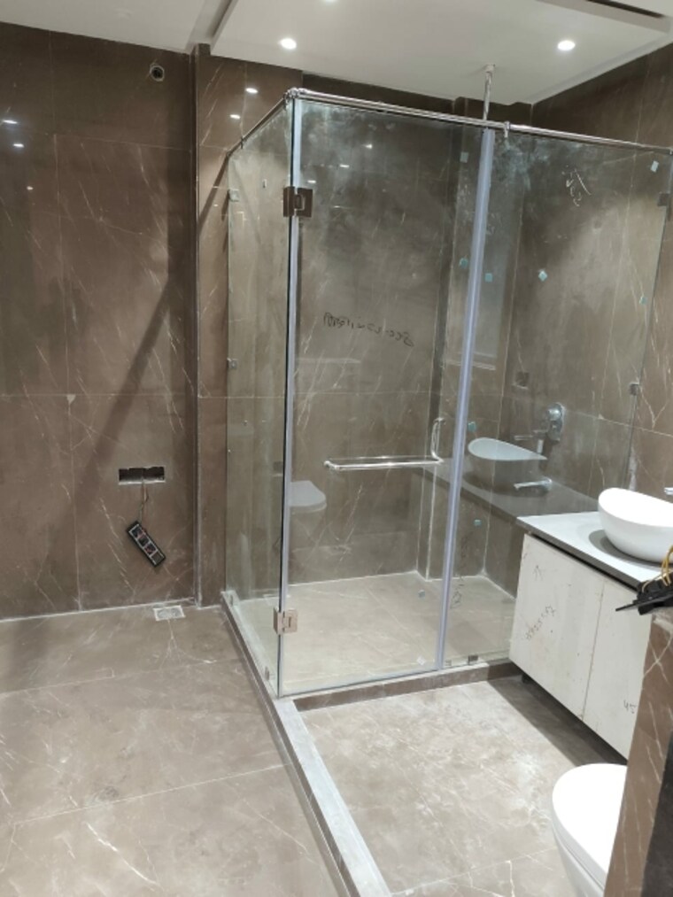 Bathroom, rohini sector 23 4 Bedroom 3700 Sq.Ft. Builder Floor In Rohini Sector 23 Delhi 9443067