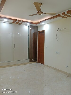Room in 3.5 BHK Builder Floor at Ashoka Enclave Faridabad, Sector 34 – for Sale