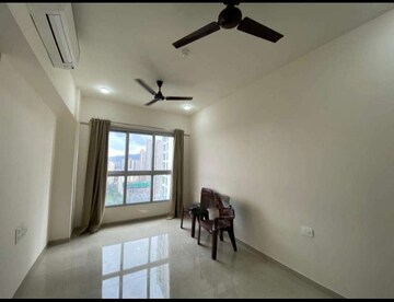 Room in 2 BHK Apartment at Piramal Vaikunth, Balkum Pada – for Rent