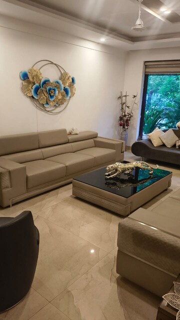 Furnished Amenities in 4 BHK Builder Floor at Palam Vihar – for Rent