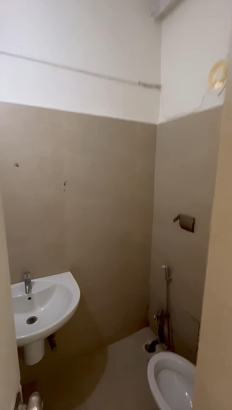 Bathroom, salt lake sector v Commercial Office Space 1021 Sq.Ft. In Salt Lake Sector V Kolkata 9443091