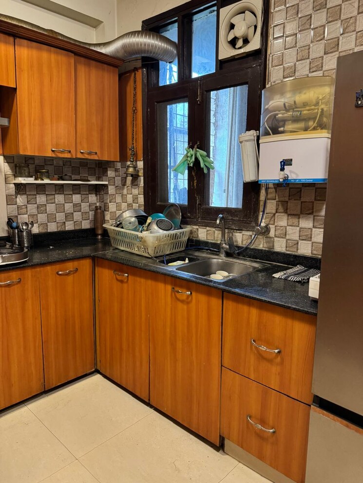 Kitchen, eros-garden-villas 4 Bedroom 2700 Sq.Ft. Builder Floor In Charmwood Village Faridabad 9443133