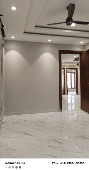 Room in 4 BHK Builder Floor at Parklands, Sector 85 – for Sale