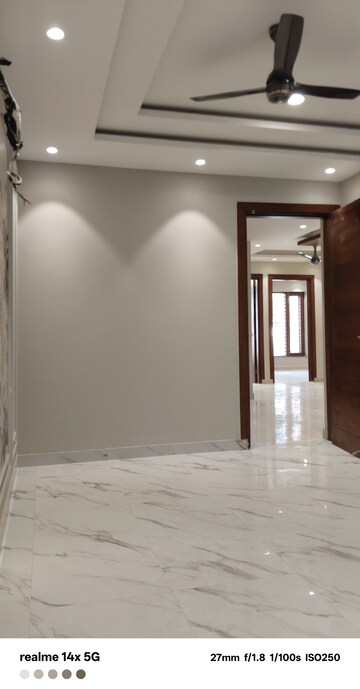 Room in 4 BHK Builder Floor at Parklands, Sector 85 – for Sale