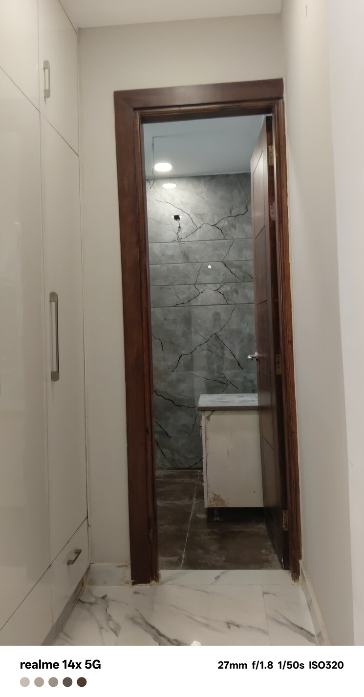 Bathroom, parklands 4 Bedroom 250 Sq.Yd. Builder Floor In Sector 85 Faridabad 9443148