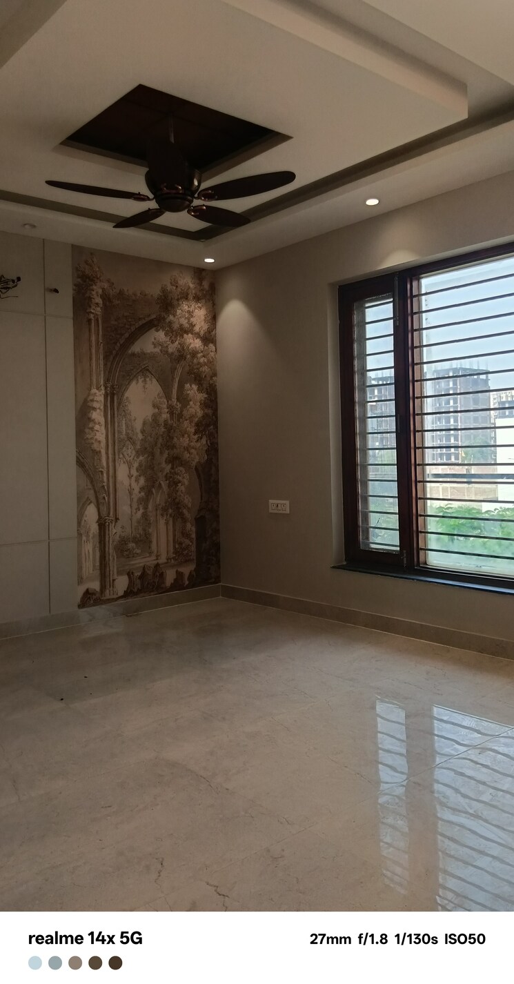 Room, parklands 4 Bedroom 250 Sq.Yd. Builder Floor In Sector 85 Faridabad 9443148