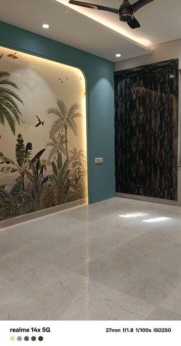 Room in 4 BHK Builder Floor at Parklands, Sector 85 – for Sale