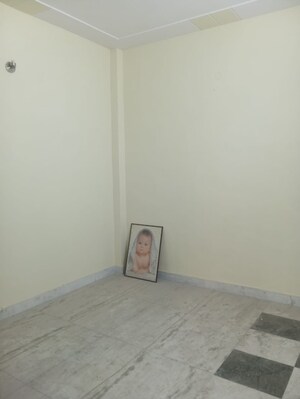 Room in 3 BHK Builder Floor at Rohini Sector 25 – for Rent