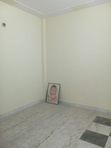 Room in 3 BHK Builder Floor at Rohini Sector 25 – for Rent