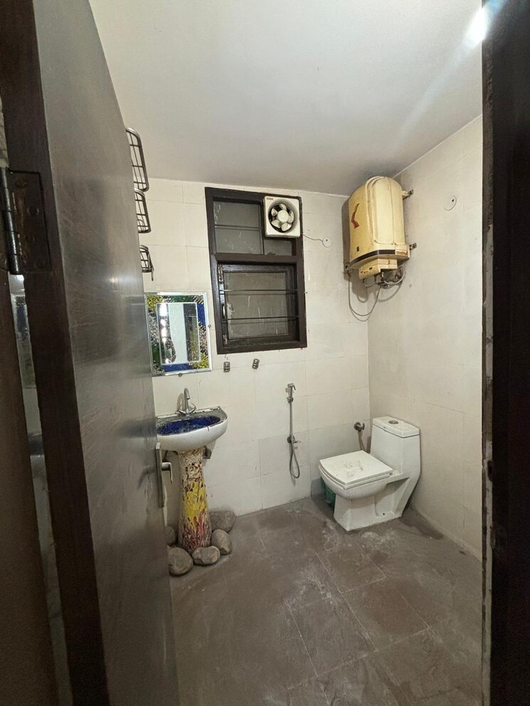 Bathroom, chattarpur 3 Bedroom 1150 Sq.Ft. Builder Floor In Chattarpur Delhi 9443206