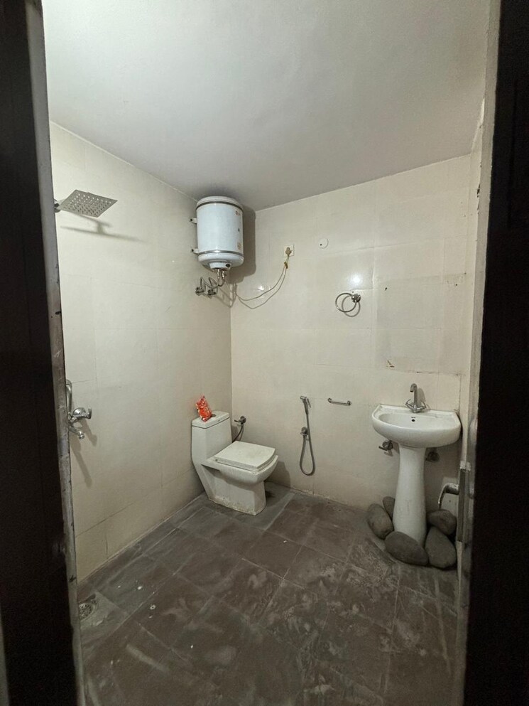 Bathroom, chattarpur 3 Bedroom 1150 Sq.Ft. Builder Floor In Chattarpur Delhi 9443206
