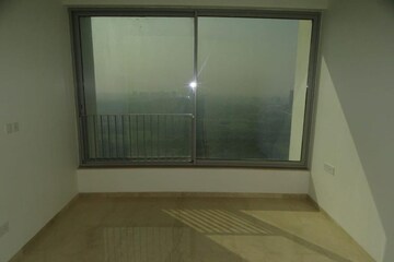 Room in 3 BHK Apartment at Oberoi Realty Esquire, Goregaon East – for Rent