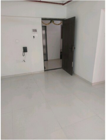 Room in 2 BHK Apartment at Nakshatra Metro Majestic, Vartak Nagar – for Rent