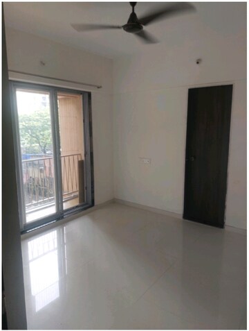 Room in 2 BHK Apartment at Nakshatra Metro Majestic, Vartak Nagar – for Rent