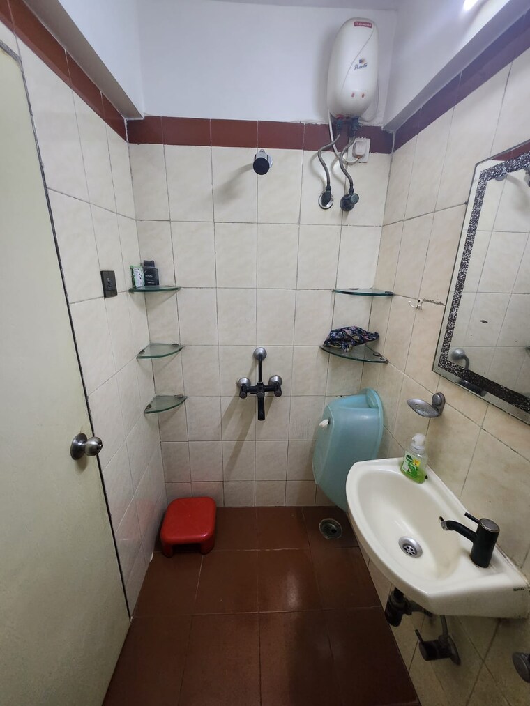 Bathroom, dheeraj-ganga 2 Bedroom 660 Sq.Ft. Apartment In Malad West Mumbai 9443264