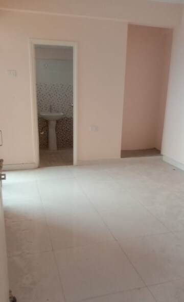 Room in 3 BHK Apartment at Mehak Jeevan, Raj Nagar Extension – for Sale