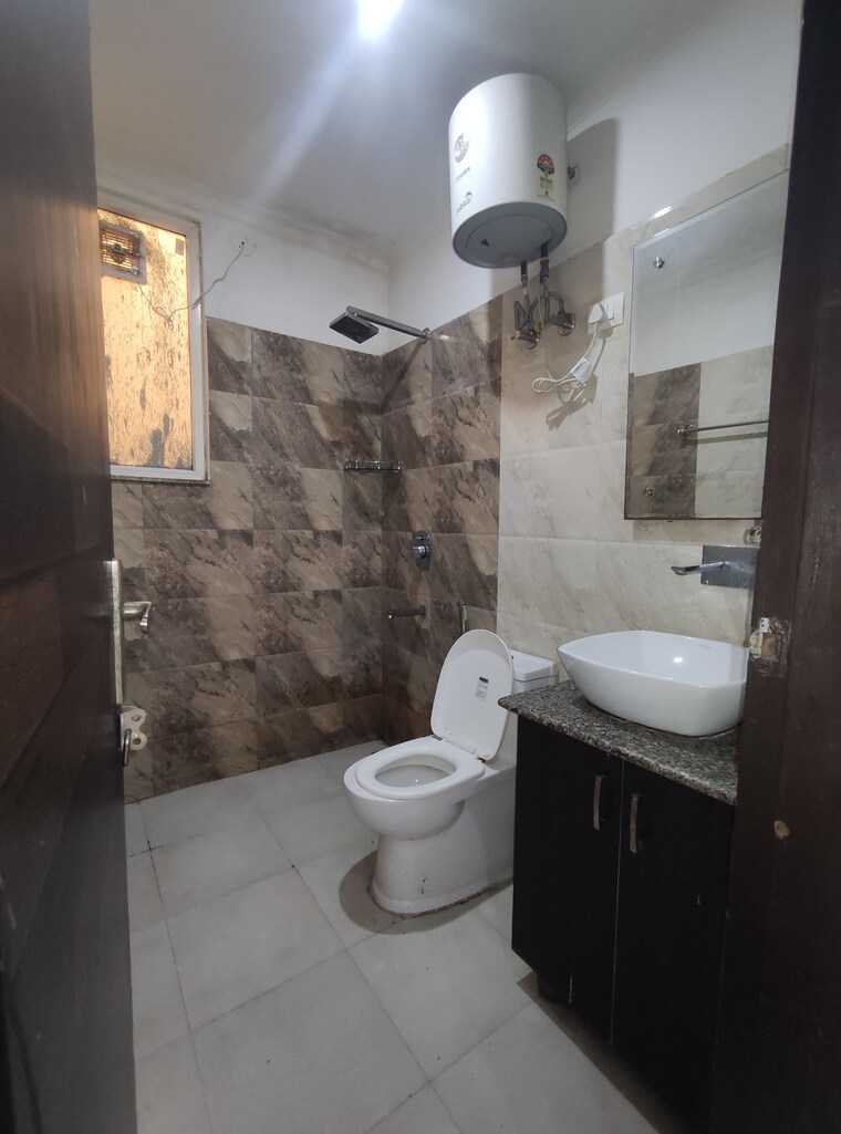 Bathroom, dlf-city-gurgaon 2 Bedroom 1250 Sq.Ft. Builder Floor In Sector 27 Gurgaon 9443489
