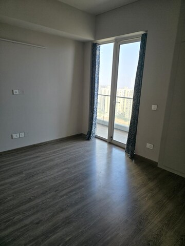 Room in 2 BHK Apartment at Emaar Digi Homes, Sector 62 – for Rent