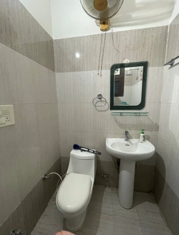 Attached Bathroom, pir machalla 3 Bedroom 150 Sq.Ft. Apartment In Pir Machalla Zirakpur 9443642