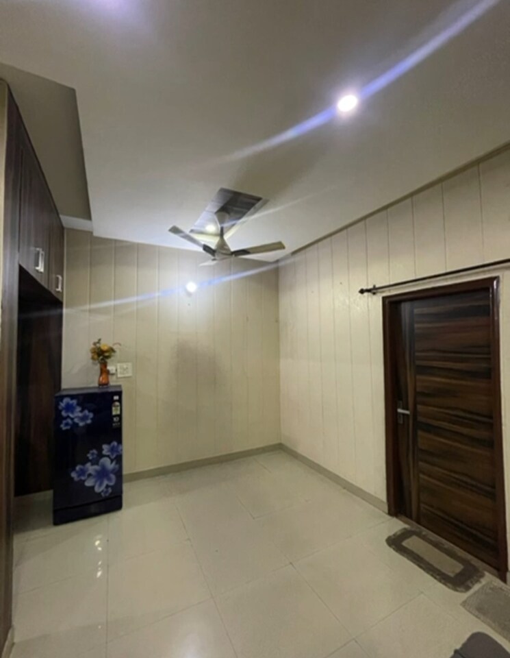 Room, pir machalla 3 Bedroom 150 Sq.Ft. Apartment In Pir Machalla Zirakpur 9443642