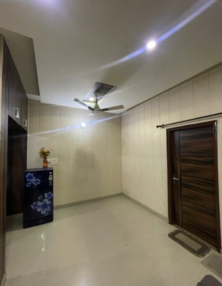 Room, pir machalla 3 Bedroom 150 Sq.Ft. Apartment In Pir Machalla Zirakpur 9443642