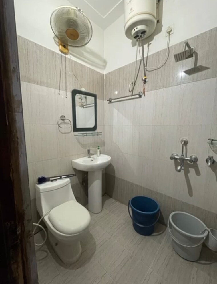Bathroom, pir machalla 3 Bedroom 150 Sq.Ft. Apartment In Pir Machalla Zirakpur 9443642