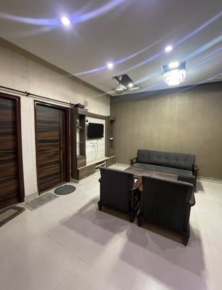 Living Room, pir machalla 3 Bedroom 150 Sq.Ft. Apartment In Pir Machalla Zirakpur 9443642