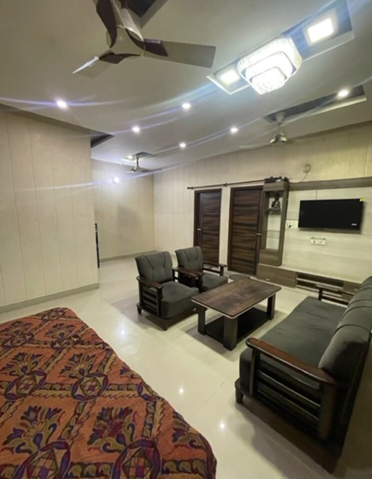 Living Room, pir machalla 3 Bedroom 150 Sq.Ft. Apartment In Pir Machalla Zirakpur 9443642