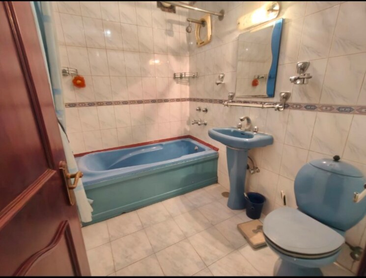Bathroom, greater kailash ii 3 Bedroom 2000 Sq.Ft. Builder Floor In Greater Kailash ii Delhi 9443638