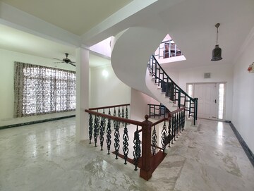 Parking in 5 BHK Independent House at Akkarai – for Sale