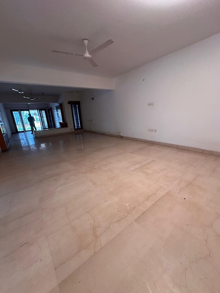 Room, indiranagar 3 Bedroom 2475 Sq.Ft. Apartment In Indiranagar Bangalore 9443680