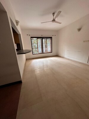 Room in 3 BHK Apartment at Indiranagar – for Rent