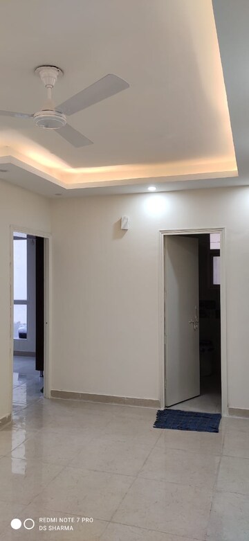 Room in 2 BHK Apartment at Signature Global Prime, Sector 63a – for Rent